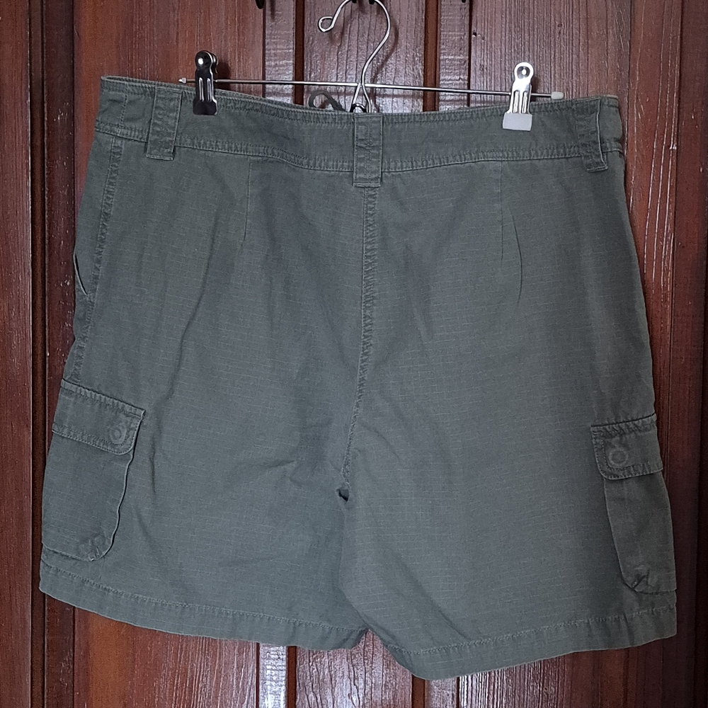Jones New York Sport Army Green Shorts Size 14 - Picture 2 of 7
